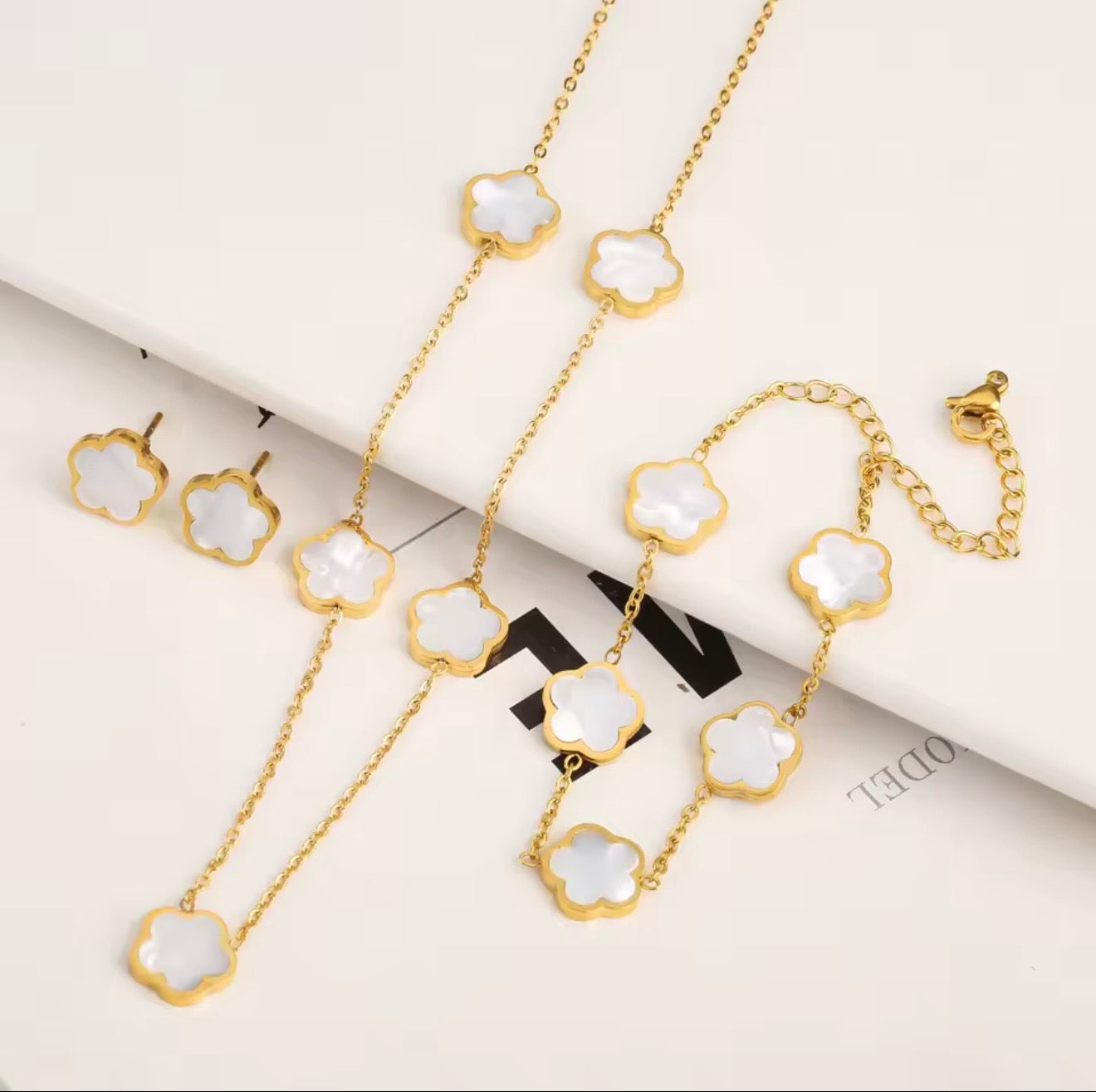 White Jewelry Set