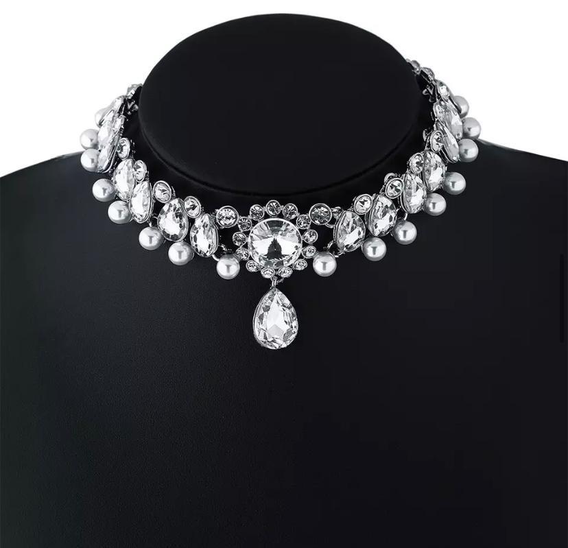 Luxurious Baroque Pearl Clavicle Chain Necklace